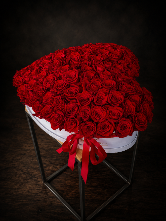 Buy 101 Roses in a heart design in Marbella