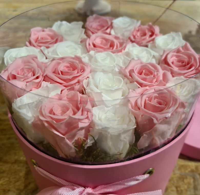 Box with fresh roses MyFlower Marbella